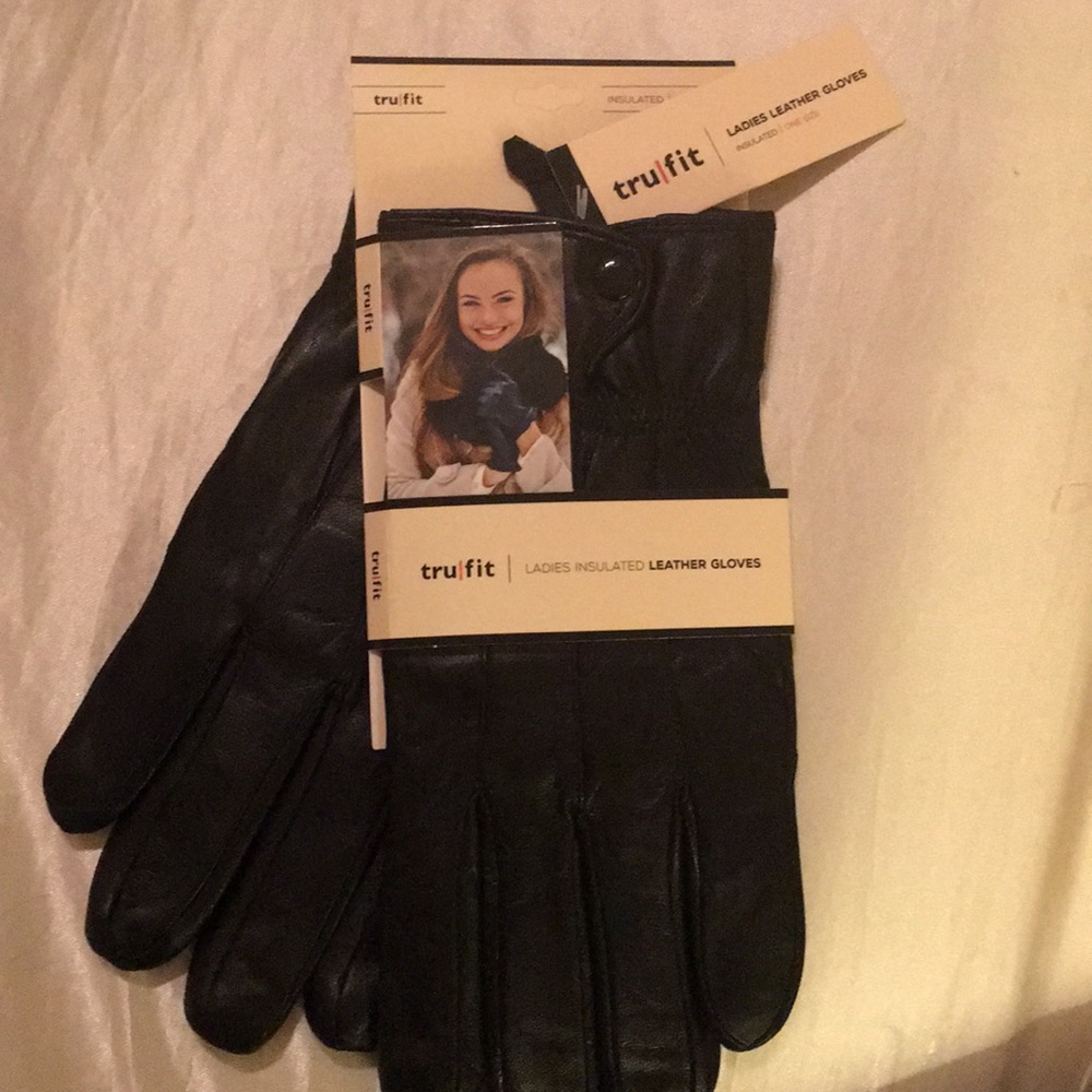 NWT. Leather gloves